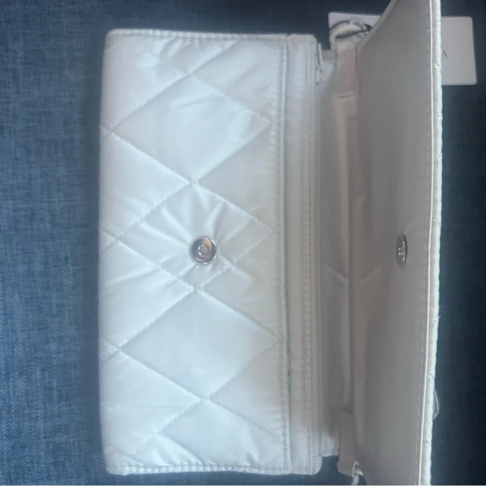 NWT Vera Bradley Quilted Oyster Mushroom Crossbody Wallet Bag. (silver grey)